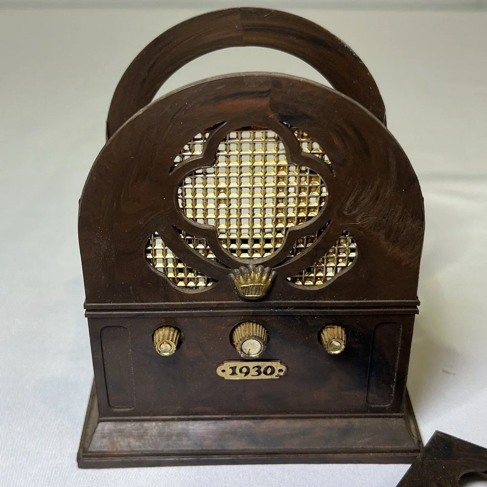 Vintage 6 Coaster Set Old 1930 Wood Radio Design Made‎ In Hong Kong AM/FM Cork